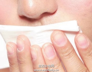 唇妝前護(hù)理唇膏更好著色