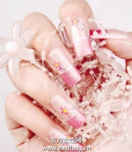 美甲教程之打造純潔花瓣美甲