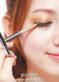 半包圍式妝容畫(huà)法成就少女純真浪漫