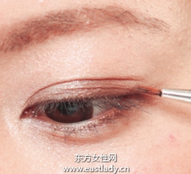 光感櫻花芭比眼妝的畫(huà)法