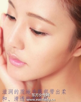 使用膏狀眼影打造自然眼妝