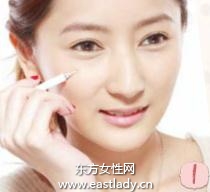 化妝教程之使用遮瑕膏遮蓋臉部小瑕疵