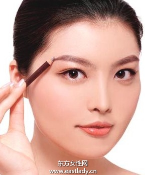 眉筆、眉粉、眉膏使用起來各有長短