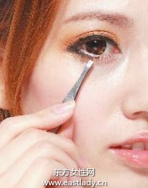 半包圍式妝容畫(huà)法成就少女純真浪漫