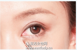 同色系眼影疊層暈染提升光澤度