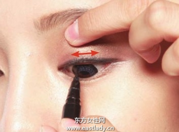 眼線液勾勒光澤質(zhì)感深邃眼妝