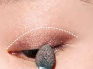 單眼皮MM深邃酒紅微醺妝眼妝畫法