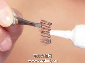 外端纖長(zhǎng)型假睫毛的貼法圖解