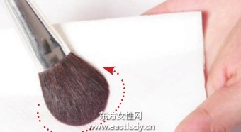 強(qiáng)調(diào)骨骼結(jié)構(gòu)的腮紅畫(huà)法