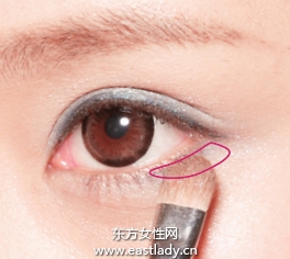 混血感透明藍色眼妝的畫法