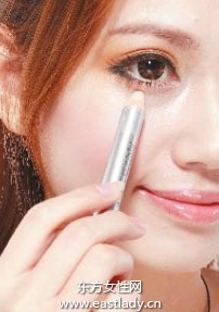 半包圍式妝容畫(huà)法成就少女純真浪漫