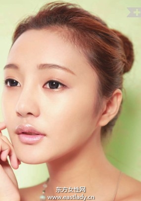 蜜粉搭配控油粉餅有效防止脫妝