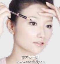 標(biāo)準(zhǔn)7步眼線速成畫法