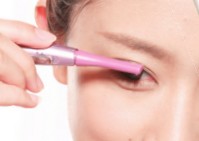 一分鐘修補易暈妝的眉部與眼部