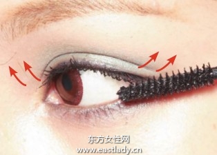 使用睫毛膏打造美麗睫毛
