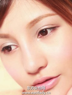 簡(jiǎn)單小技巧令眉妝打理更順手