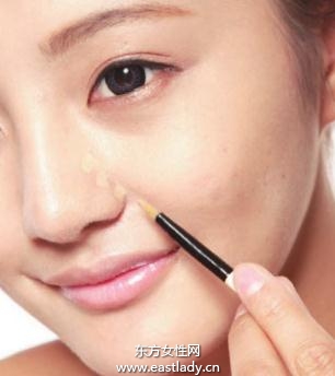 粉狀粉底打造薄霧般的持久底妝