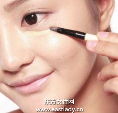 眼部遮瑕膏+遮瑕粉遮蓋眼周細(xì)紋