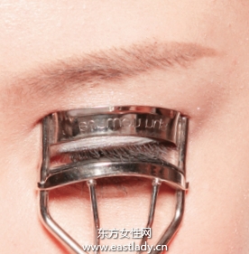 粘貼無(wú)梗假睫毛的貼法