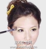 浪漫田園眼妝具體畫(huà)法