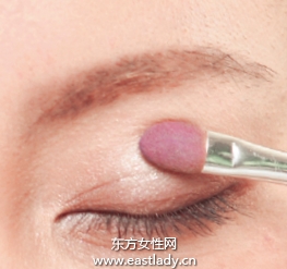 光感櫻花芭比眼妝的畫(huà)法