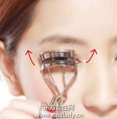 延長(zhǎng)眼形的眼線畫法