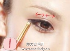 埋入式眼線畫法畫出柔媚印象大眼妝