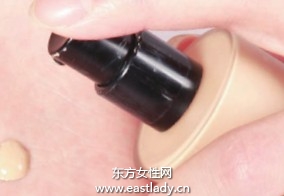 粉底液塑造質(zhì)感輕薄無(wú)暇底妝