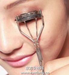 戴假睫毛的小技巧