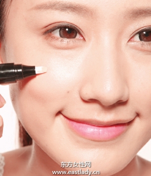 化妝技巧之使用遮瑕膏遮瑕痘疤