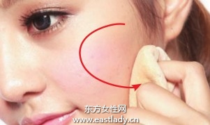 四色腮紅畫出自然漸變妝容