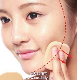 簡單使用化妝海綿模糊分界線