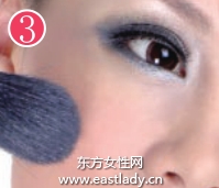 復古佳人妝展現(xiàn)高貴氣質(zhì)