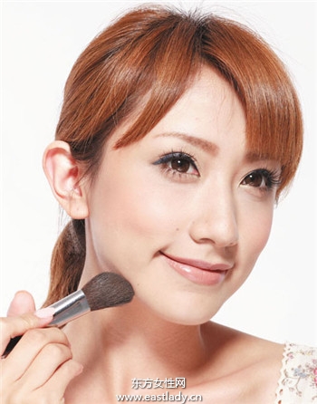 波西米亞裸妝彰顯浪漫與自信