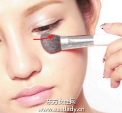 提亮臉頰倒三角區(qū)提升妝容透明度