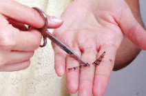 芭比式假睫毛貼法打造可愛妝容