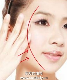 立體熟練底妝 實(shí)現(xiàn)小臉形