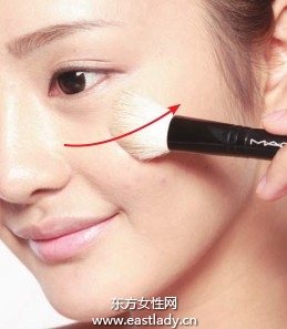 化妝教程之修正臉頰處色斑、粉刺