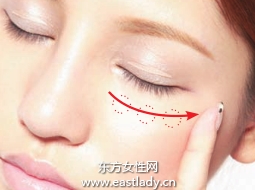 提亮臉頰倒三角區(qū)提升妝容透明度