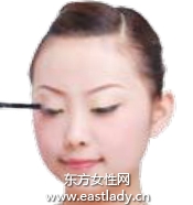 純情水蜜桃眼妝讓人更迷人