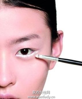 正確使用眼線筆輕松畫出完美眼線