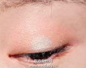 持久防水海灘妝讓人感覺(jué)到濃濃夏意