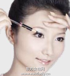 標(biāo)準(zhǔn)7步眼線速成畫法