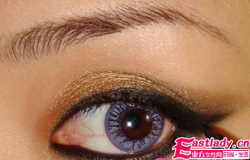 備戰(zhàn)七夕節(jié) 學(xué)化貴氣金色眼妝
