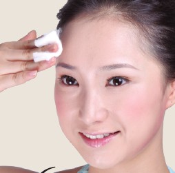 眼部卸妝六步走 清潔無(wú)煩惱