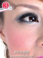 優(yōu)雅宴會(huì)妝化法展現(xiàn)出獨(dú)有溫柔美態(tài)