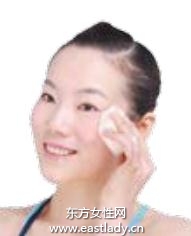 化妝教程之巧用遮瑕膏點(diǎn)走斑點(diǎn)