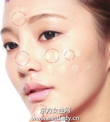 輕薄、亮澤的底妝手法注重細(xì)節(jié)