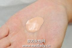 干性肌膚化妝應(yīng)使用粉底液