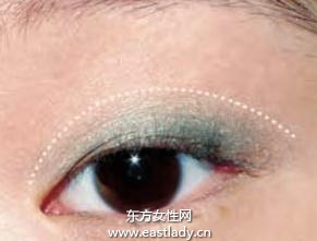 眼線筆+眼影輕松擁有迷人眼神